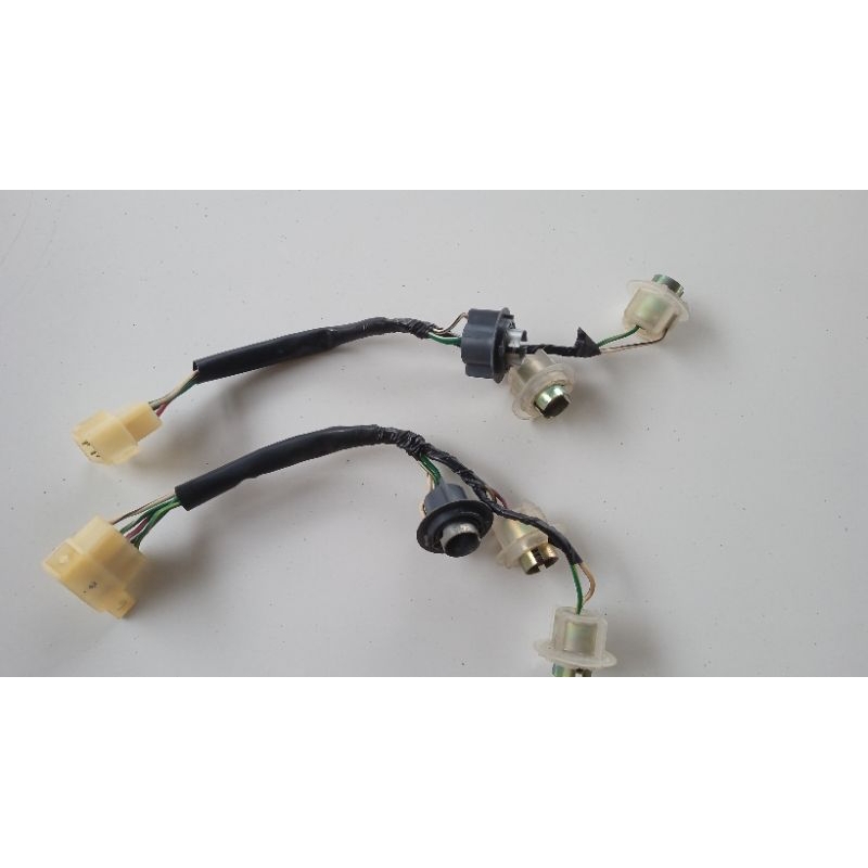 soket fitting lampu belakang kijang grand extra 94_95-96 harga satu set