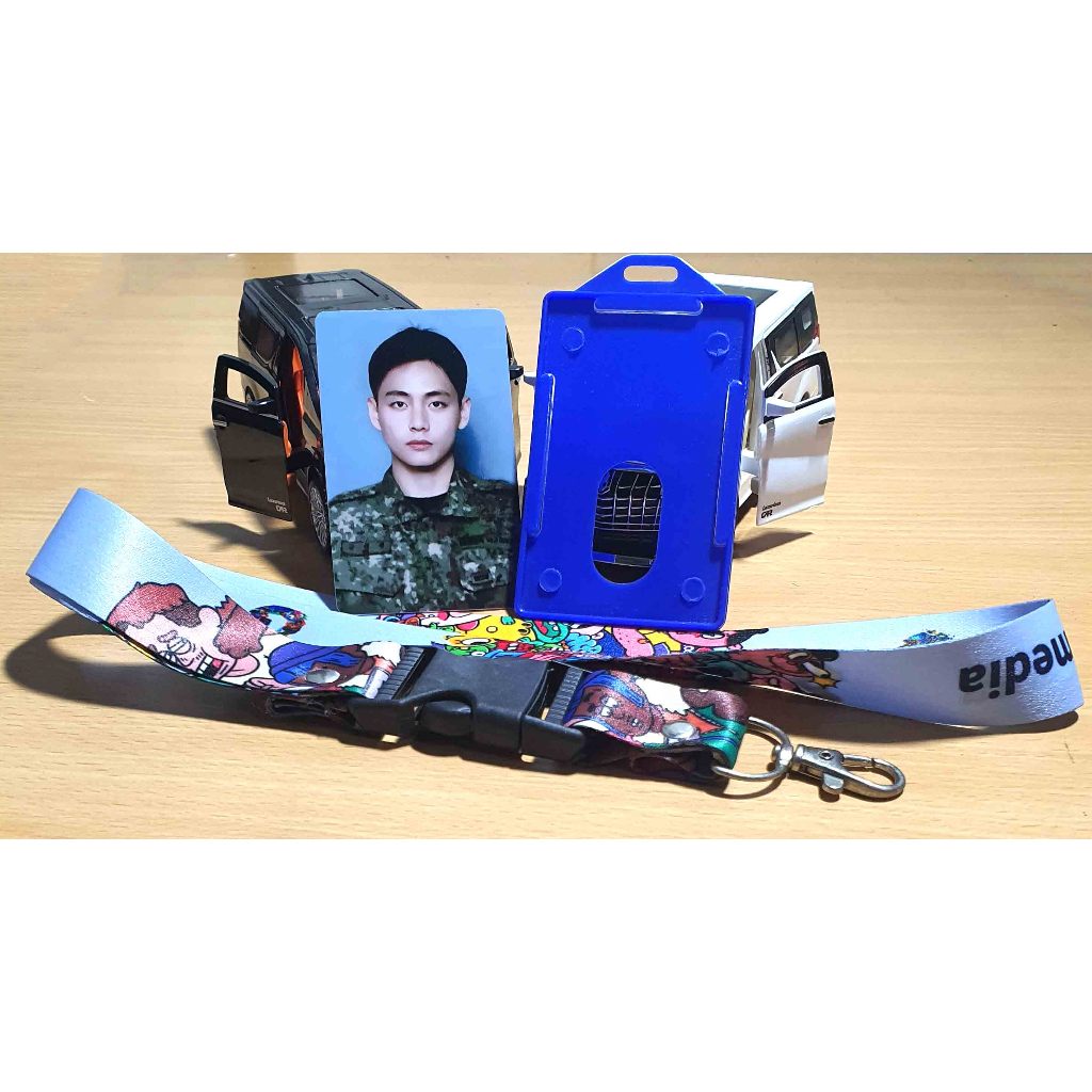

PAKET LENGKAP CETAK LANYARD 2,5cm / ID CARD + TALI LANYARD SUBLIM + HOLDER SATU SET