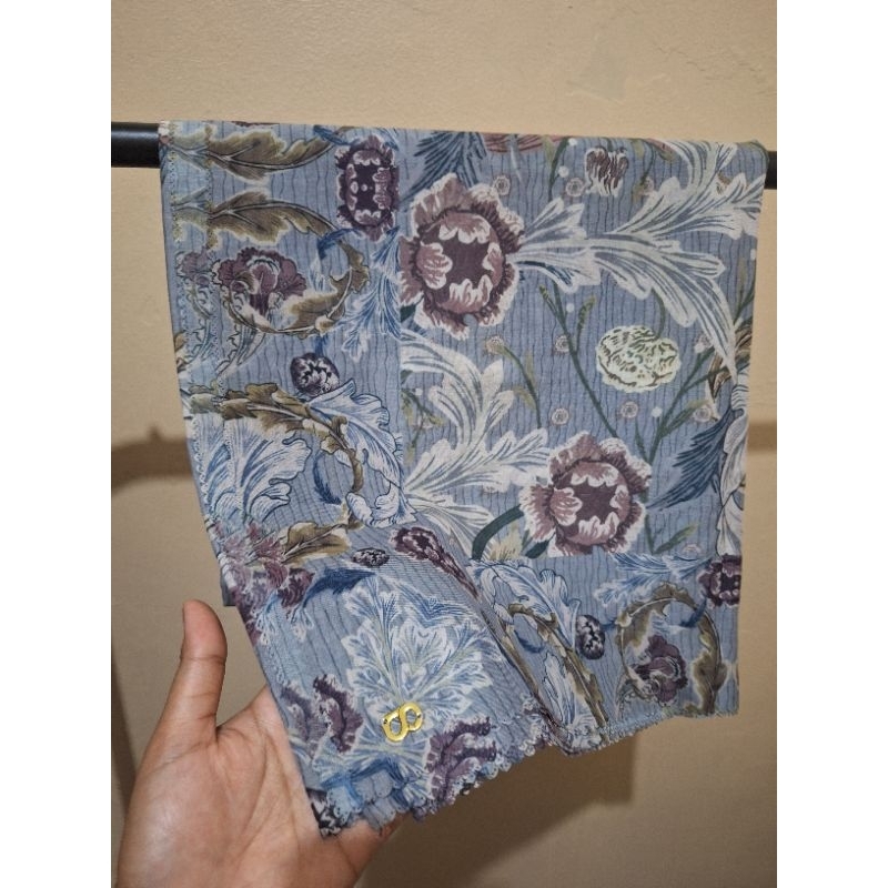 PRELOVED BUTTONSCARVES SYAR'I BLUE JEANS