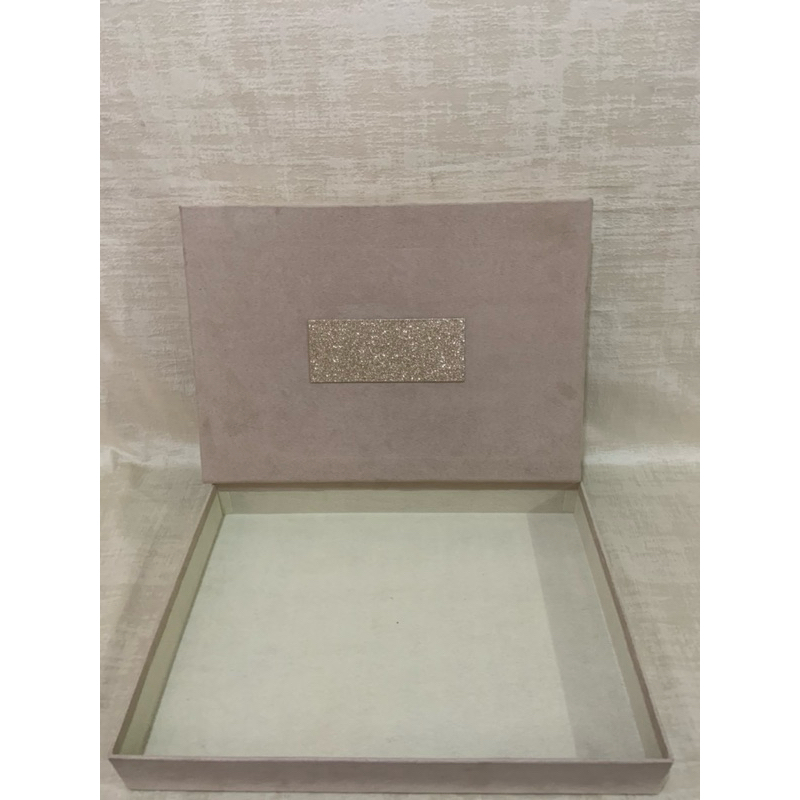 

Box Suede list gold