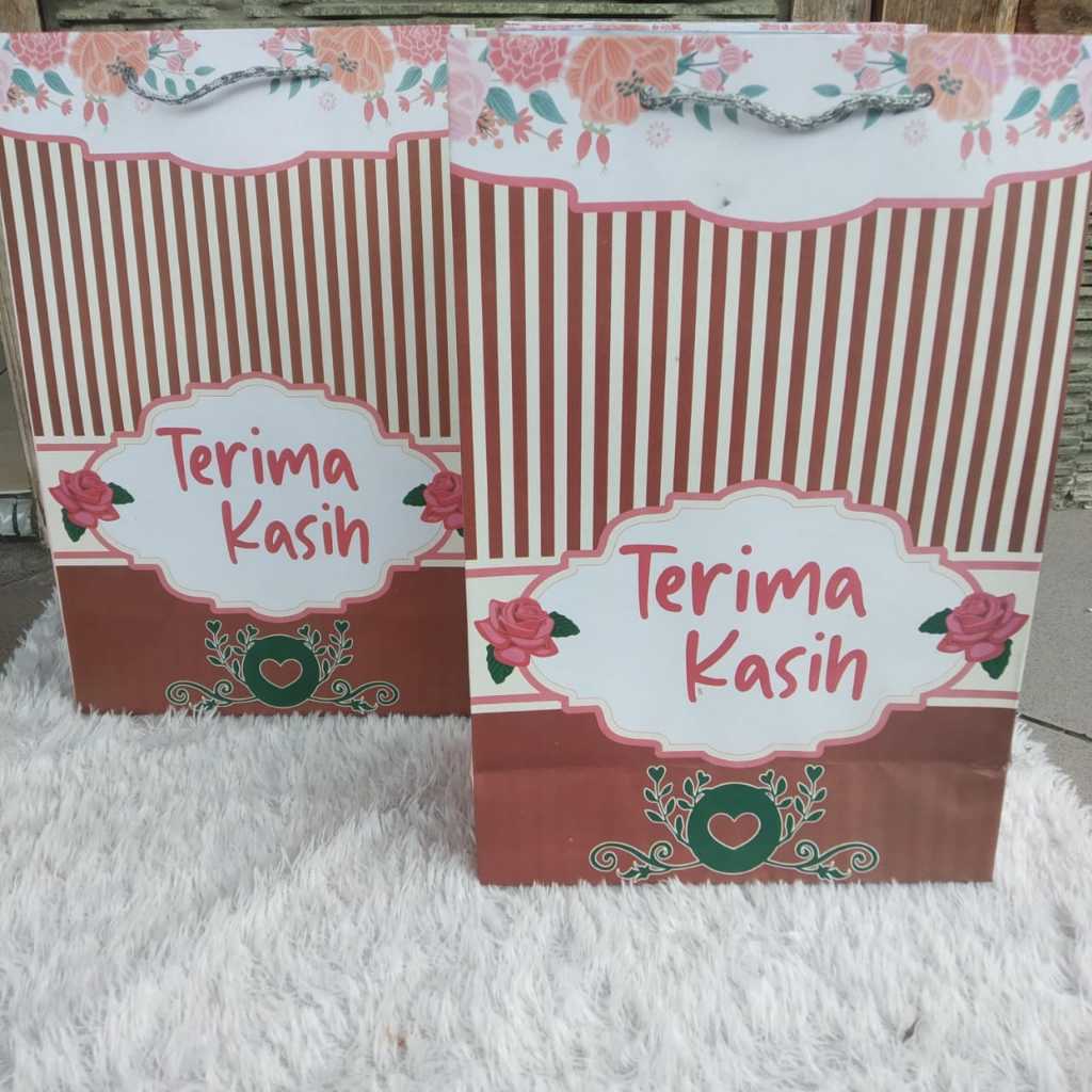 

1 pack ( isi 12 pcs ) Paper bag terima kasih salur ukuran 20x10x30