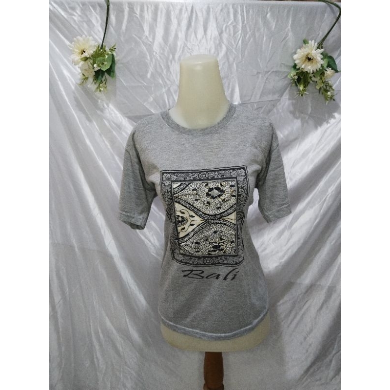 Kaos Bali motif batik