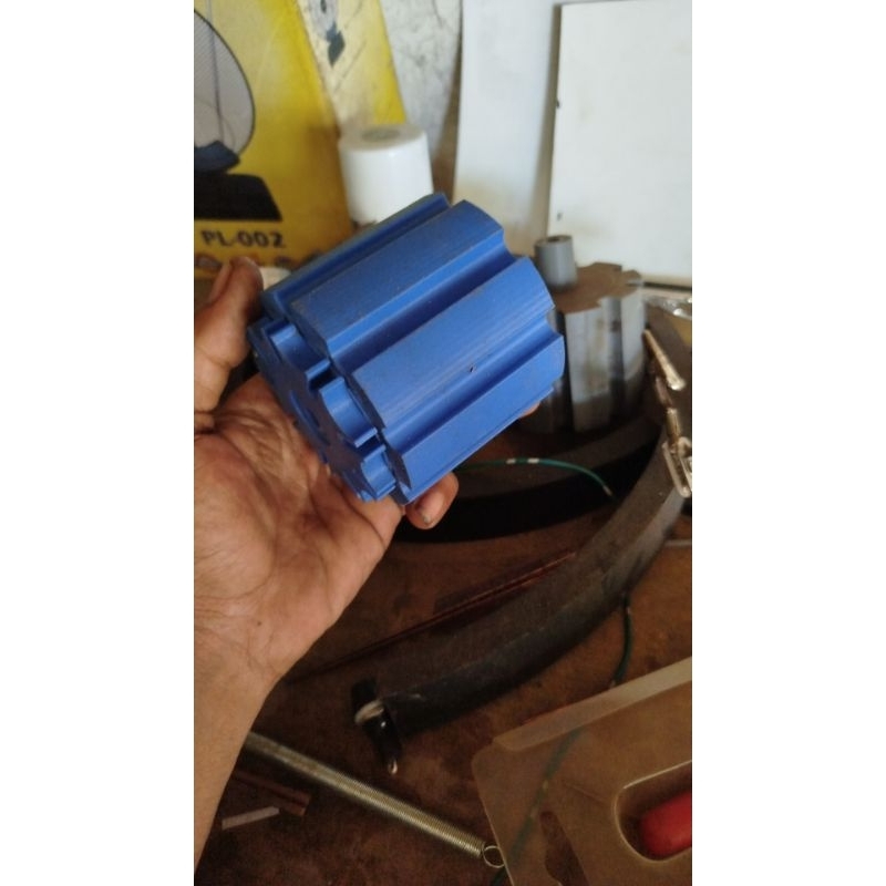 Kabin Miniatur Truk Giga 1:10