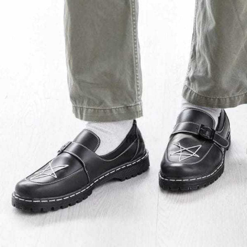 Penny Loafers Docmart Sepatu Penny Loafers Docmart Pria Hitam putih Motif Bintang Sepatu Formal Pria