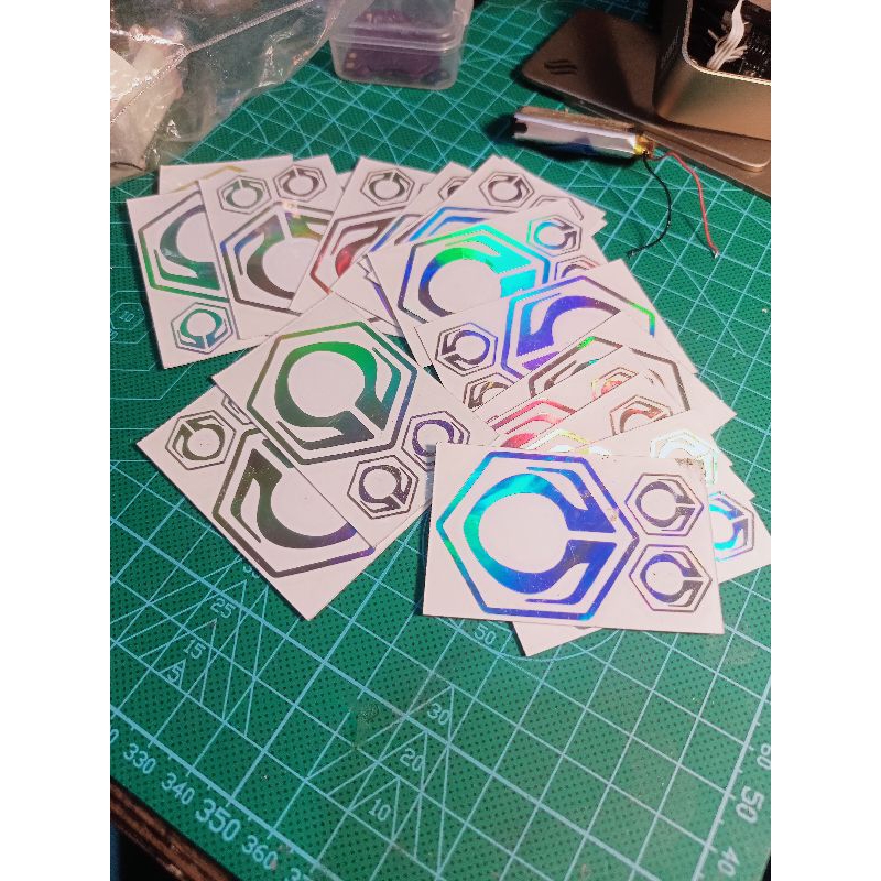 

STIKER HEXAGON HOLOGRAM UNTUK DIY
