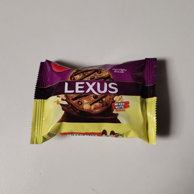 

Kukis Lexus Cokelat dengan Butiran Aneka Kacang