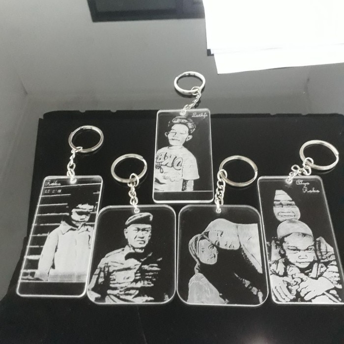 Gantungan Kunci Nama / Logo Akrilik Custom Ukir Laser Cut / GANCI GANTUNGAN KUNCI CUSTOM DESAIN SEND