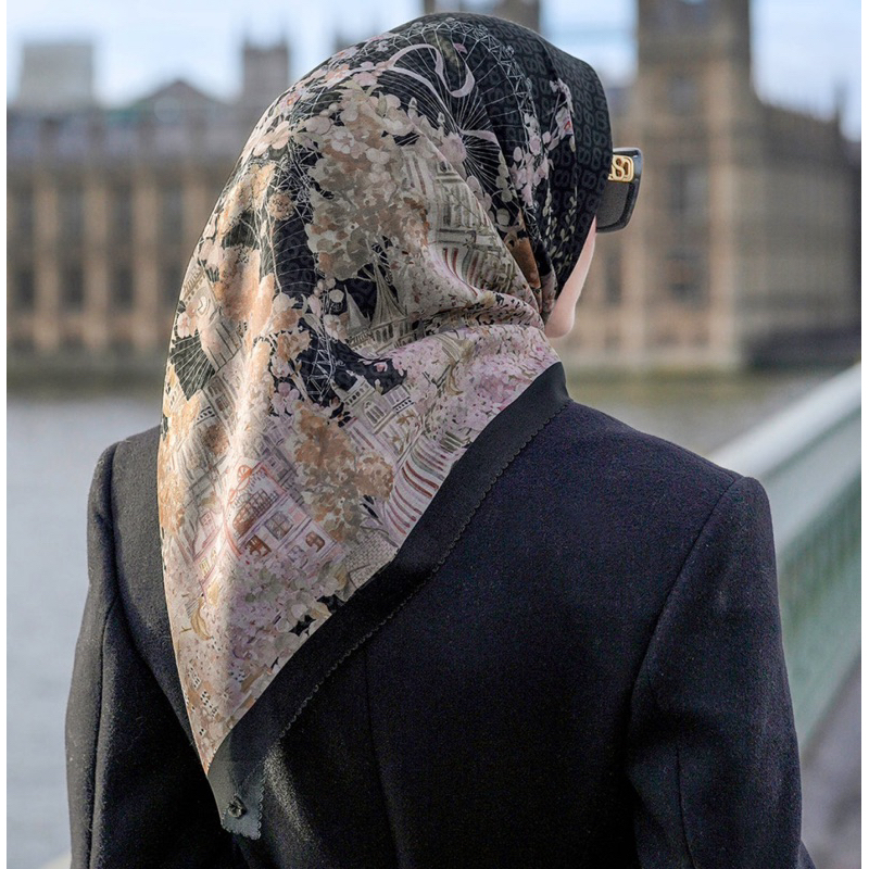 New Buttonscarves British 2 Voal Regular Square. ROYAL GUARD WITH BOX DAN PHONE BOX