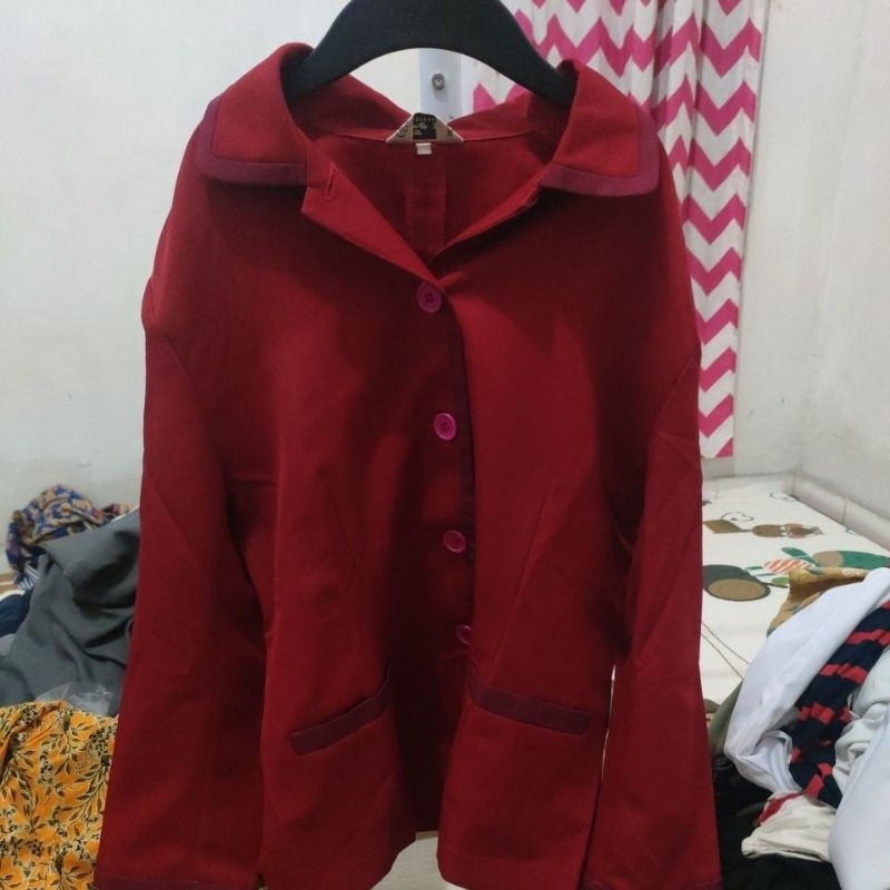 PL jas atau blazer merah