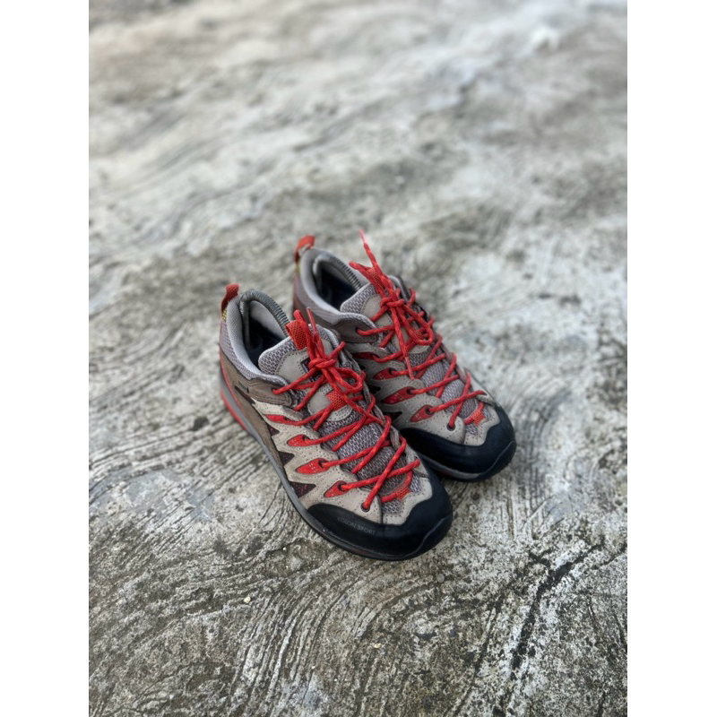 Sepatu gunung second original kolon sport