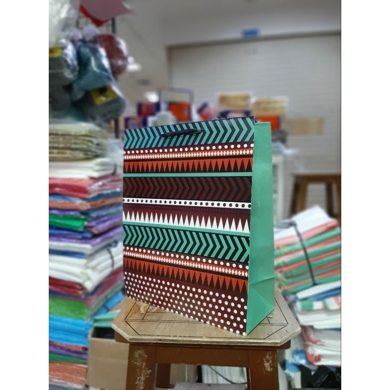 

Paper Bag/ Tas Kertas/Tas souvenir uk 20X25X10 cm