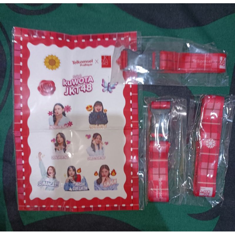 

Stiker & Lanyard JKT48 x Telkomsel Official