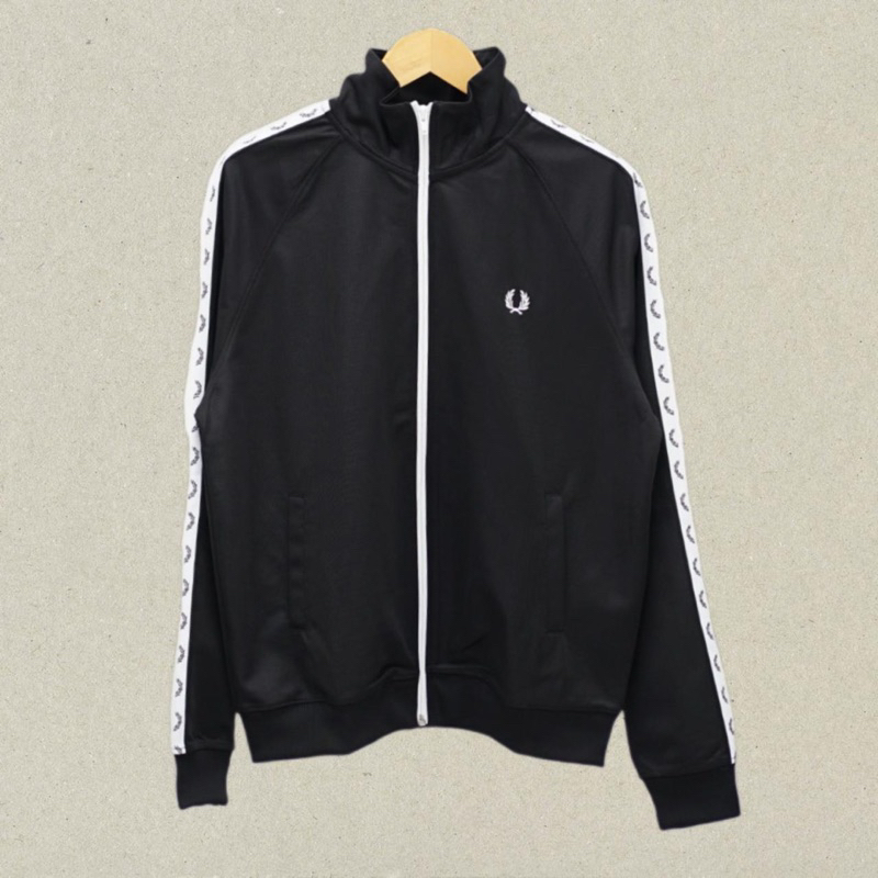 Fred Perry Jacket Taped Sleeve Logo In Black Jaket Pria dan Wanita Original