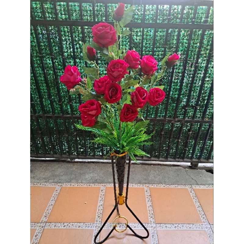 Rangkaian bunga mawar bludru premium berikut pot standiing corong bunga ruang tamu bunga pojok bunga