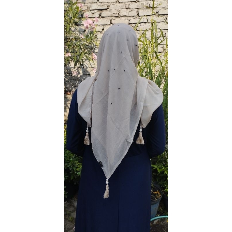 Segiempat Paris Mickey Tassel / Segiempat Paris Jadul Payel / Square Jambul Swarovsky / Hijab Paris 