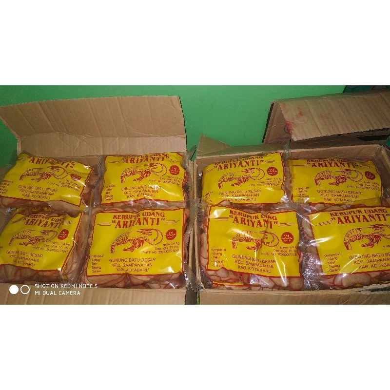 

1KG (4 Bungkus) KERUPUK UDANG ARIYANTI/CEMILAN KRUPUK/KERUPUK KRIUK