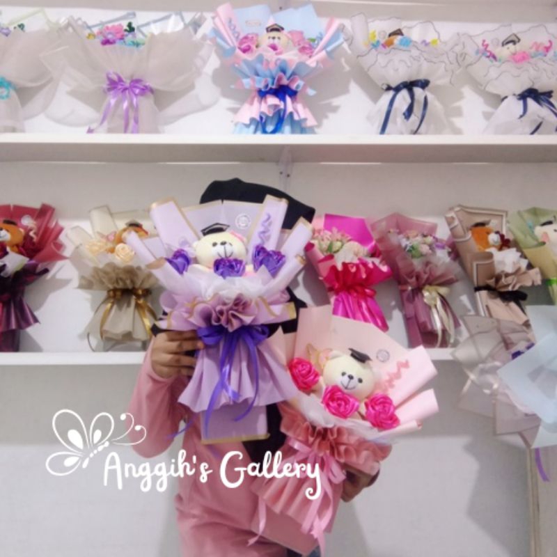 

BUKET WISUDA/BUKET BONEKA WISUDA/BUKET BUNGA/BUKET PITA SATIN /BUKET BONEKA