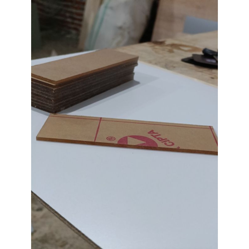 

Potongan Akrilik Bening Tebel 3mm UK 15cmx5cm