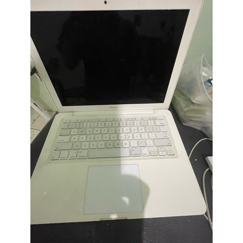 Macbook White A1342 mid 2010