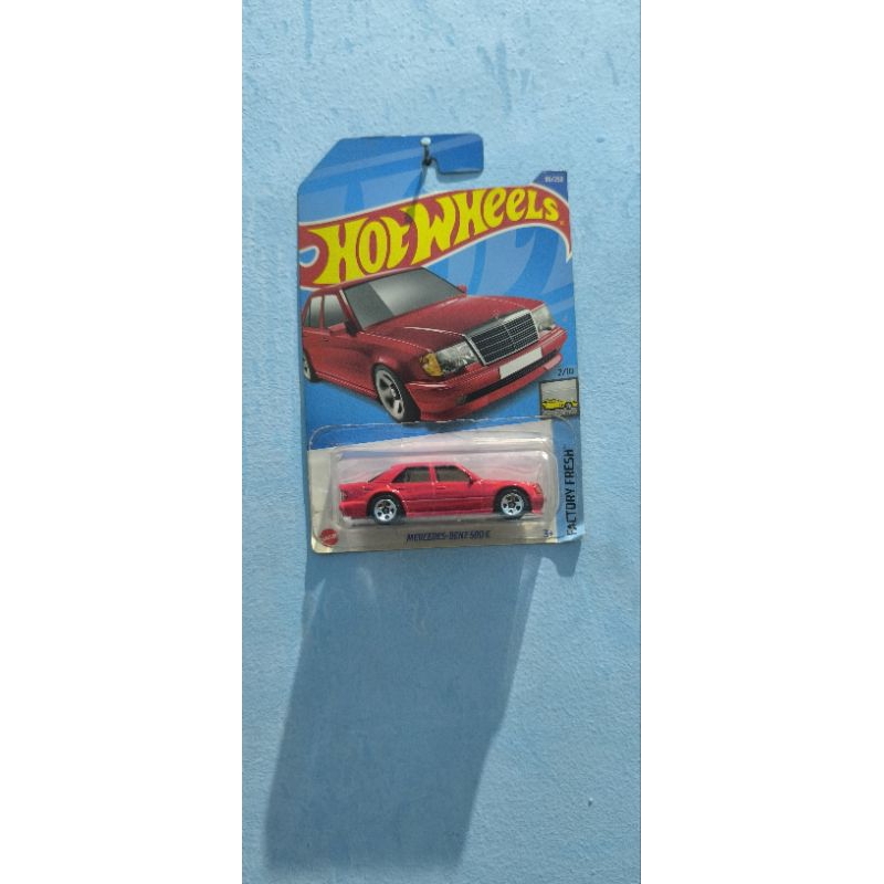 Hot Wheels Mercedes-Benz 500 E