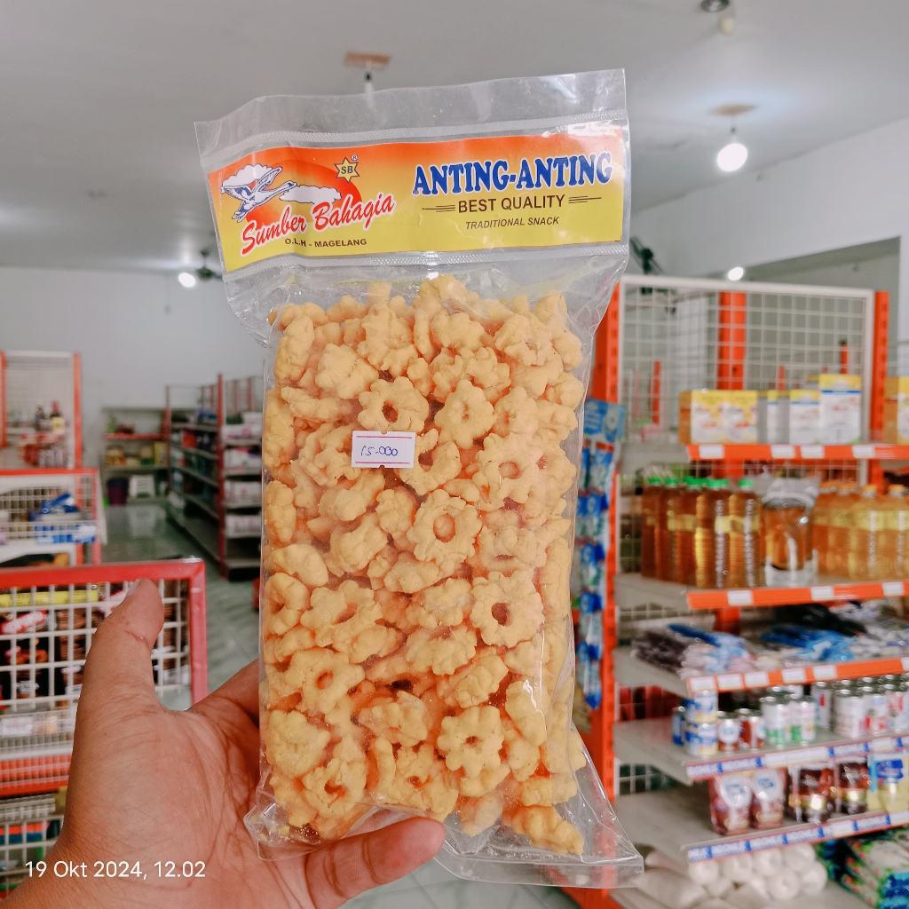 

Makanan Ringan Anting Anting oleh oleh khas Renyah Murah