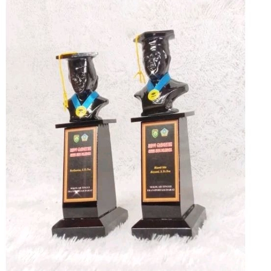 PATUNG WISUDA, HADIAH WISUDA,SOUVENIR WISUDA, BOX KOTAK PLAKAT,BOX KAIN BLUDRU,KOTAK PERHIASAN,SOUVE