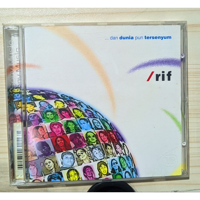 CD music - Dan dunia pun tersenyum,rif (Audio musik)