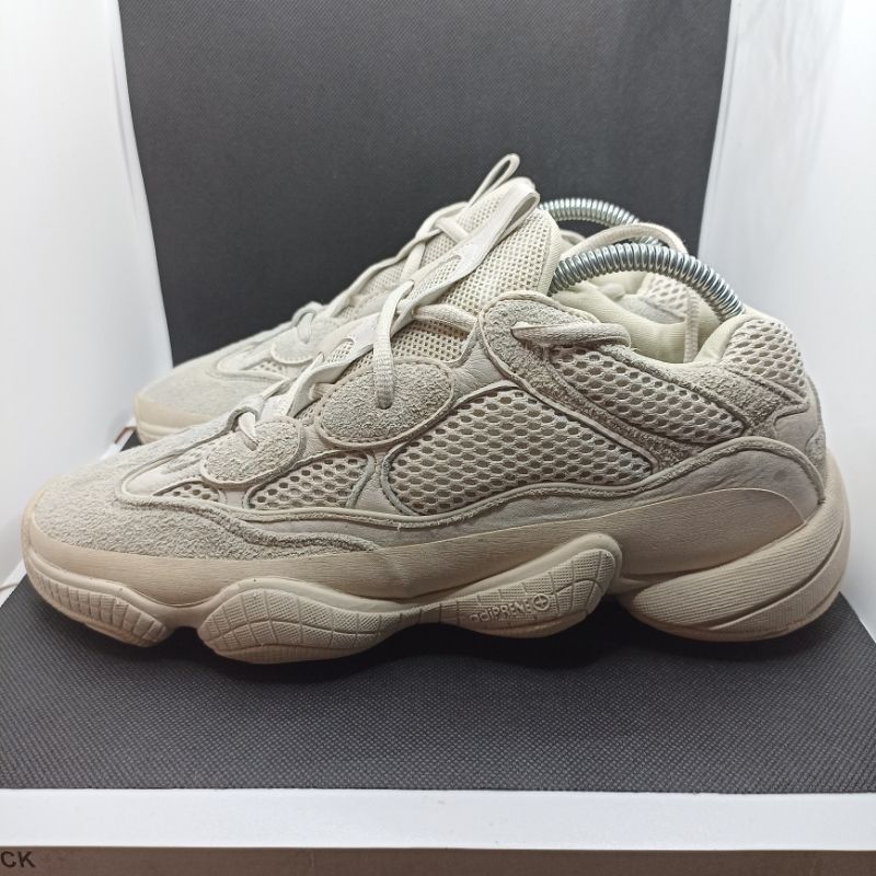 Sepatu Second Adidas Yeezy 500 size 40.5