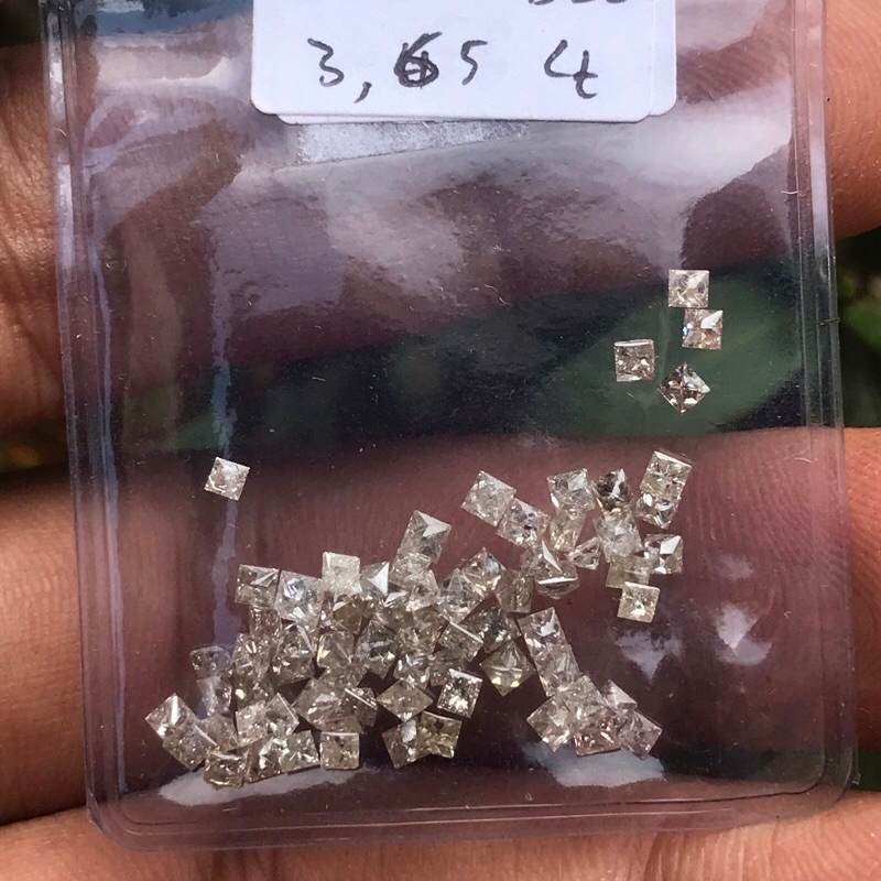 NATURAL BERLIAN EROPA KOTAK KUALITAS SEDANG,