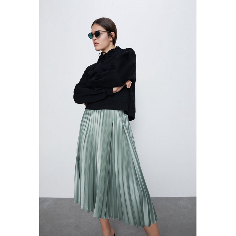 Zara pleated skirt (Green) + Blouse