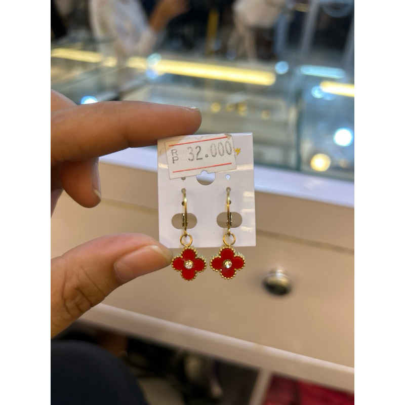 ANTING TITANIUM CLOVER BUNGA MERAH