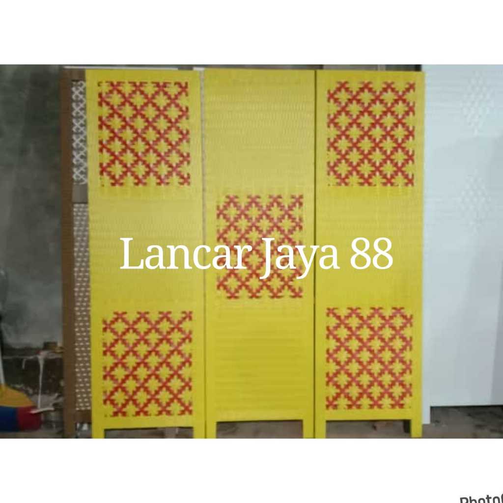 Sketsel Ruangan Rotan Sintetis 3 Pintu Tinggi 170 Cm