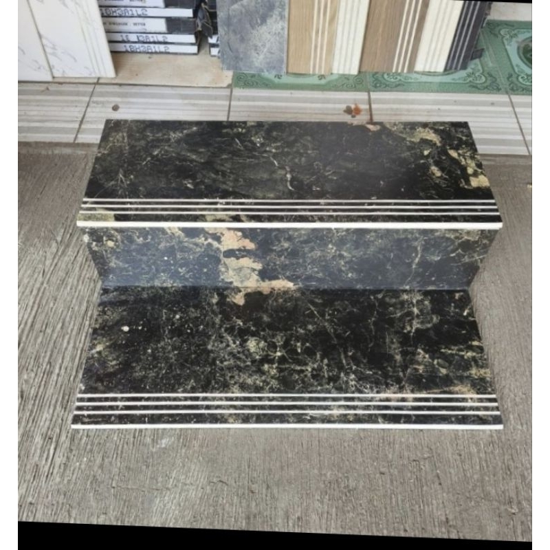 granit anak tangga 30x80 hitam met