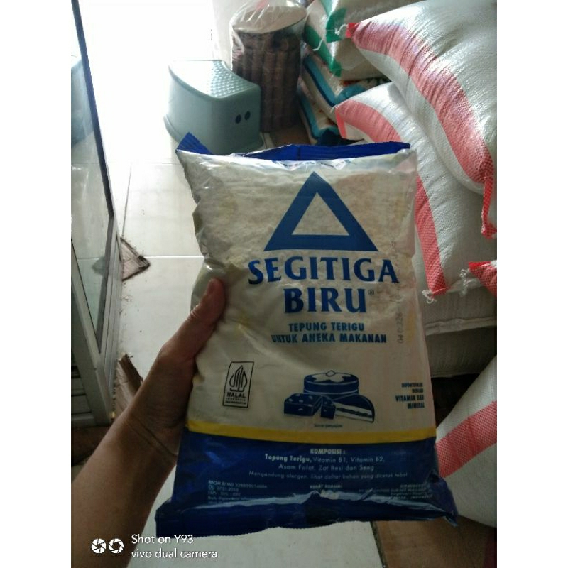 

tepung segitiga biru