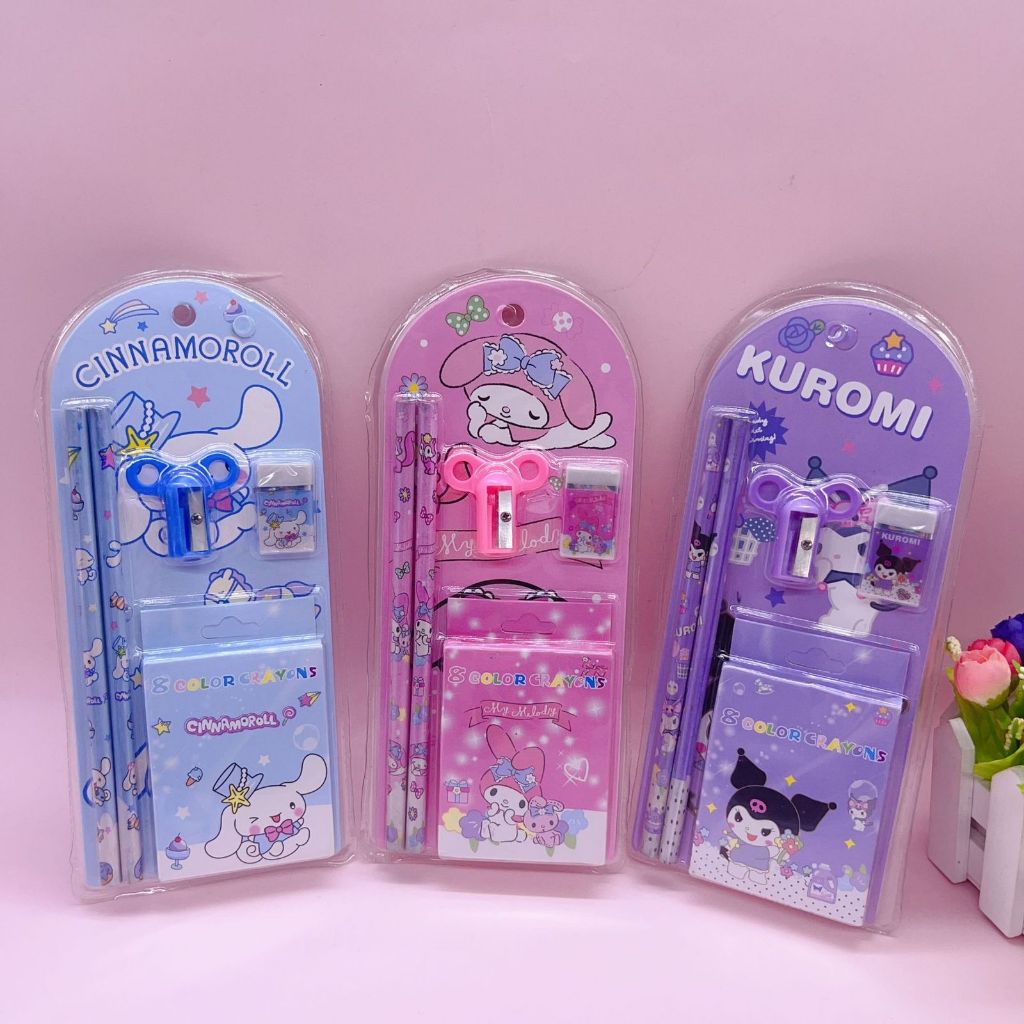 

Set Alat Tulis Sekolah Sanrio 4 In 1 Sanrio - Alat Tulis Sanrio Kuromi/Melody-Cinamorrol
