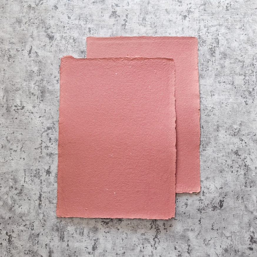 

Kertas Daur Ulang A5 Warna Alsike Clover Red – Handmade & Ramah Lingkungan