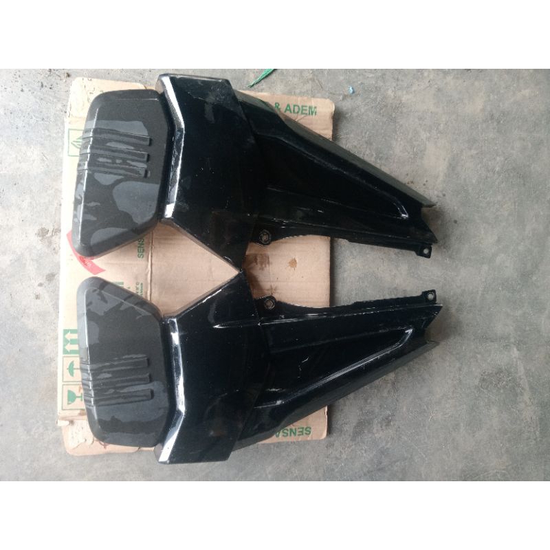 cover tutup aki untuk motor Yamaha Byson ori copotan original tinggal pasang nominus barang asli