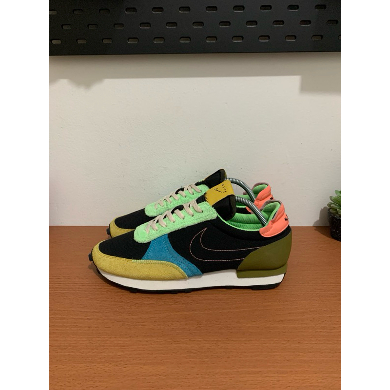 NIKE DAYBREAK N354
