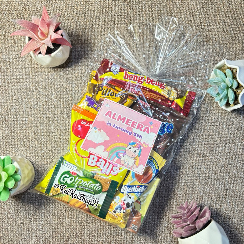 

Hampers Snack Ulang Tahun Unik(FREE STICKER UCAPAN)