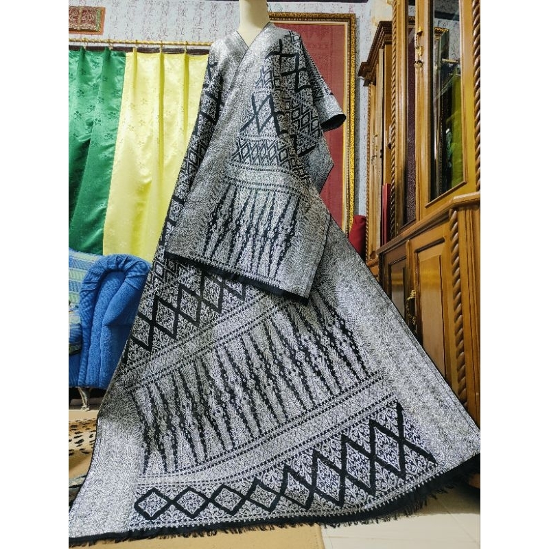 songket pandai sikek bahan non sutra jenis benang satu warna hitam silver