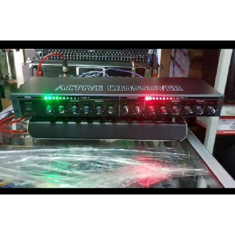 crossover aktif 4way  tampilan depan LED