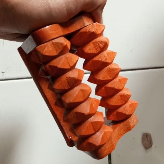 Alat Pijat Kayu Model Roll 2 Roda Gigi - Alat pijat kayu Punggung Tangan Paha Kaki