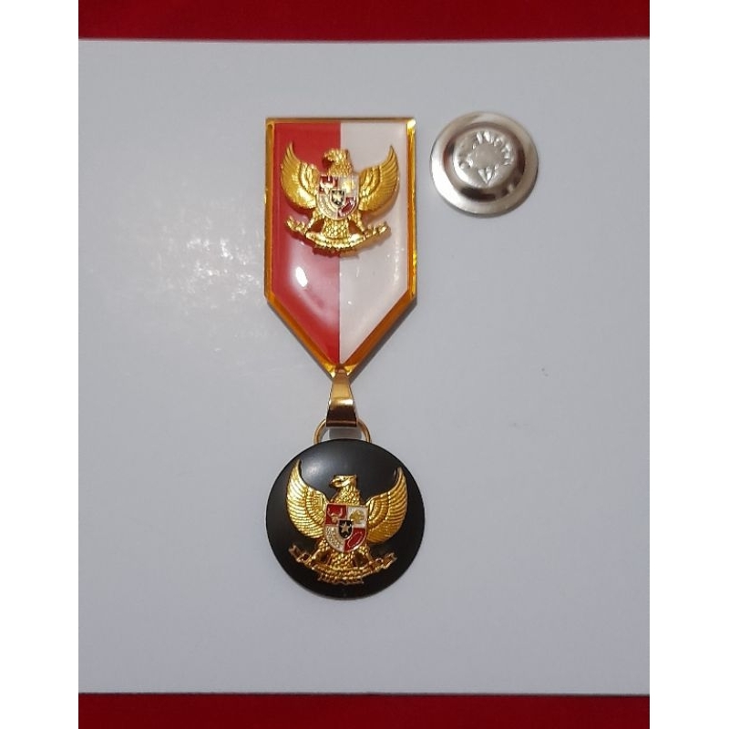 pin garuda hitam kepala desa pin tiska kades garuda