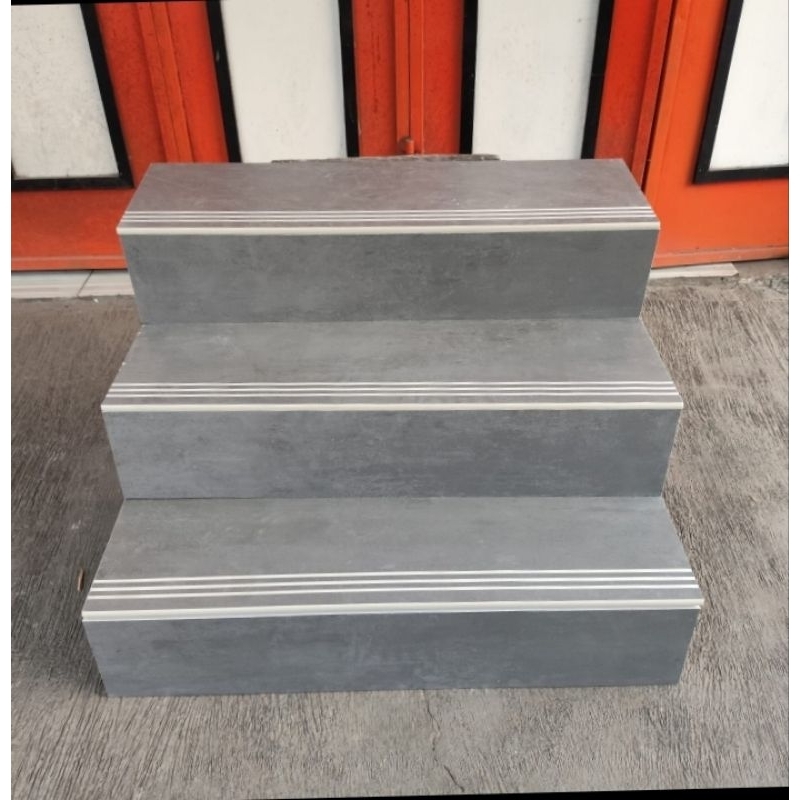 granit tangga met/dop Niro abu W