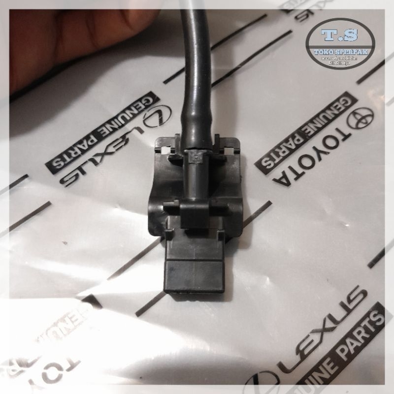 Nozel Wiper Kaca Depan Toyota Innova Reborn,Fortuner,Yaris,Vios Original