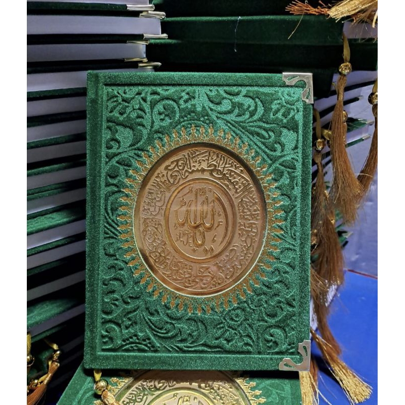 Buku yasin cover beludru. hvs 132 halaman.