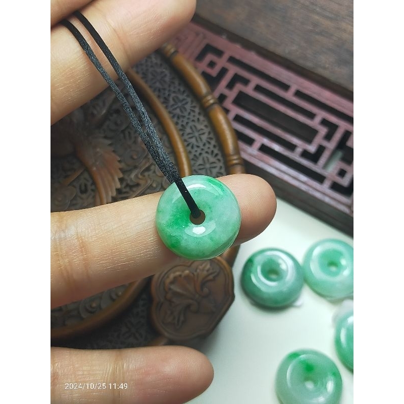 kalung Liontin Giok Burma Donat hijau bersertifikat