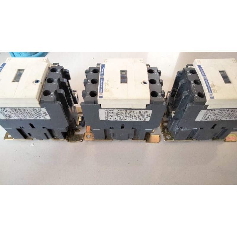 Kontaktor LC1 D50 ( LC1 D5011)