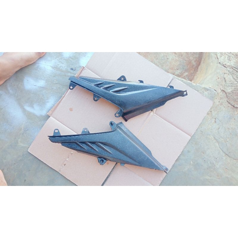 sambungan tutup aki Megapro new monoshock kiri kanan bekas