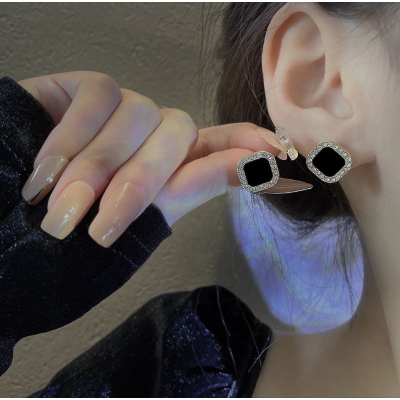 Anting kotak hitam desain elegan /anting mini korea style